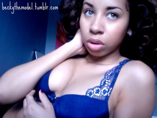 welldamnbitches:  She is beautiful. Luv them lips… 