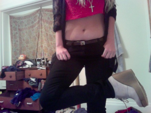 bonybodydirtyhair: went shopping again. bought platforms and a crop top again. 