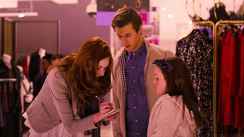 why-the-face:blue-boxed: #the ponds were in this episode and nothing hurts #except my heart My favor