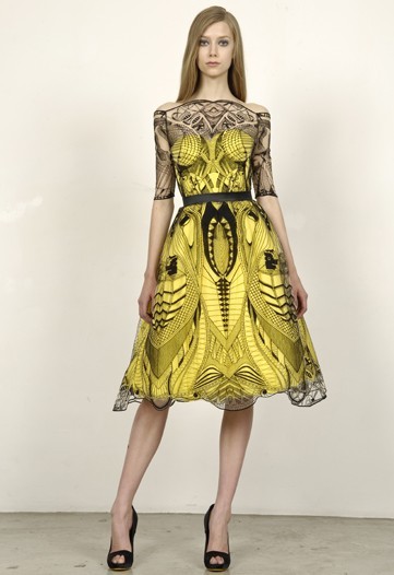 fashionfourlyf:   Alexander McQueen, Resort 2012  I normally hate yellow, but this