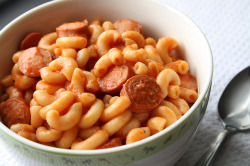 clottedcreamscone:  macaroni by Munch n’ Crunch on Flickr.  this looks yummmmmmyyy