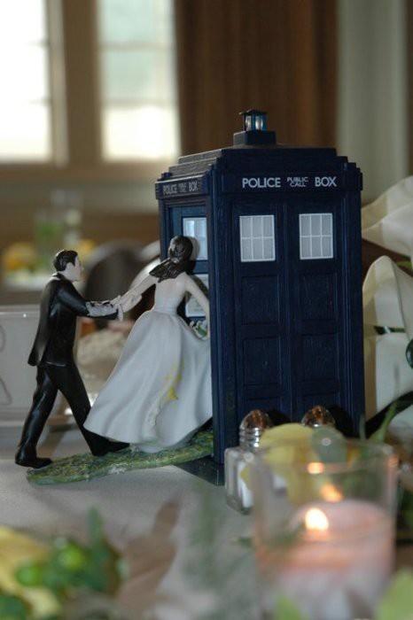 doctorwho:
“ TARDIS wedding
gemmiewho:
“ I so badly want this for my wedding cake!
” ”
I SAID I WAS WALKING DOWN THE AISLE TO I AM THE DOCTOR
SO THIS MUST BE ON TOP OF MY WEDDING CAKE