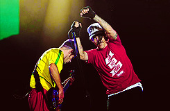 fanaticbychoice:  RHCP at Rock In Rio, Brazil. September 24, 2011. 