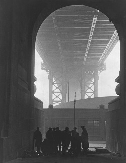 luzfosca:  Robert Disraeli Cold Day on Cherry Street, 1932 