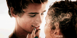 Thebesunnshine-Deactivated20120:  Fica Comigo? Fica Comigo Quando Eu Não Quiser.