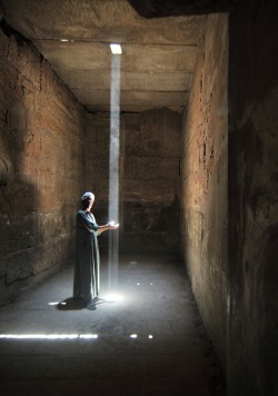 in-quo-totum-continetur:  Inside Karnak temple (Luxor, Egypt), Guillaume Roche. 