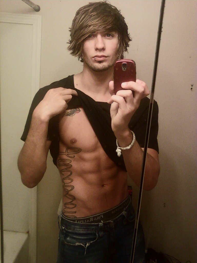 ifuckedhim:  this guy is just so goddamn hot. 