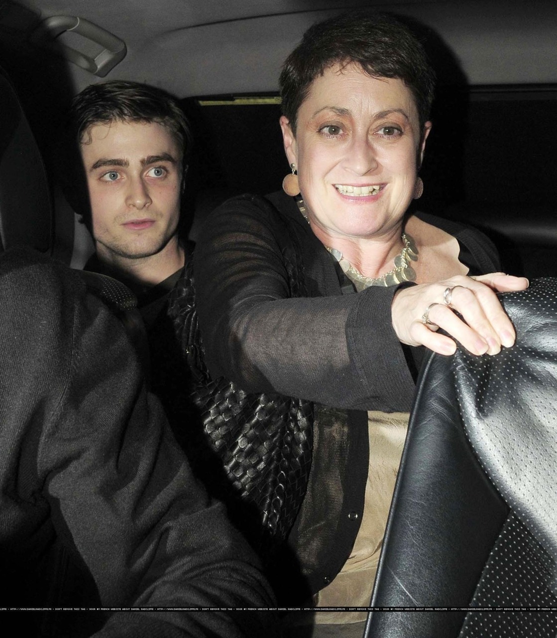 chickenbuttegg:  desirremarques:  Daniel and his Mother!!  lol mummy radcliffe looks