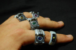 stephenmerchantssideburns:  paperinkandmeaninglessw0rds:  GLaDOS and Personality Core Rings by ammnra on Flickr.  WANT 