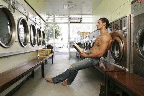 yourdailyhotness: belleviolette: If THAT was waiting for me at the laundromat, I’d fucking skip th