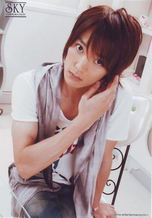 hikarussuperbass:  ohacha:  SHOON ;~; YOU ARE BACK. I THOUGHT THERE WOULD NEVER BE NICE PHOTOS OF YO