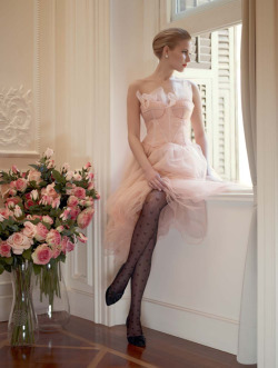 Would soooo love to have this wonderful dress!