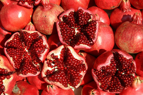 17poisons: Pomegranates on a Market Stall by clickclickwhirr on Flickr.