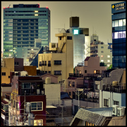 j-p-g:  Tokyo Roofs 1 (via Lorenzo De Filippi)