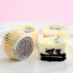 justbesplendid:  Cookies and cream cheesecake by The Girl Who Ate Everything  (adapted from Martha Stewart) 42 Oreos, 30 left whole and 12 coarsely chopped2 pounds (32 ounces) cream cheese, softened1 cup granulated sugar1 teaspoon vanilla extract4 large