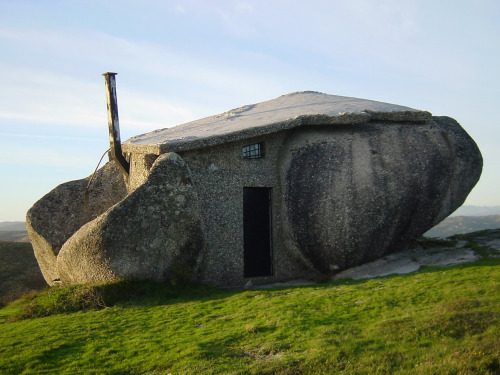 lsdemon:  interplanetarylove:  architizer:  A house in Fafe, Portugal. Click through for more Porutguese boulder architecture!  this rocks  ^ 