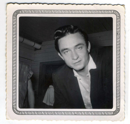 lutherplayedmyboogie: thethirdbed:  Johnny Cash at the Reilly Springs Jamboree. April 19, 1958. Reil