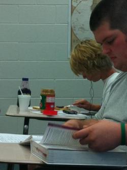 applejackssss:  He’s making a sandwich in the middle of class. Thug life, shrug life . 