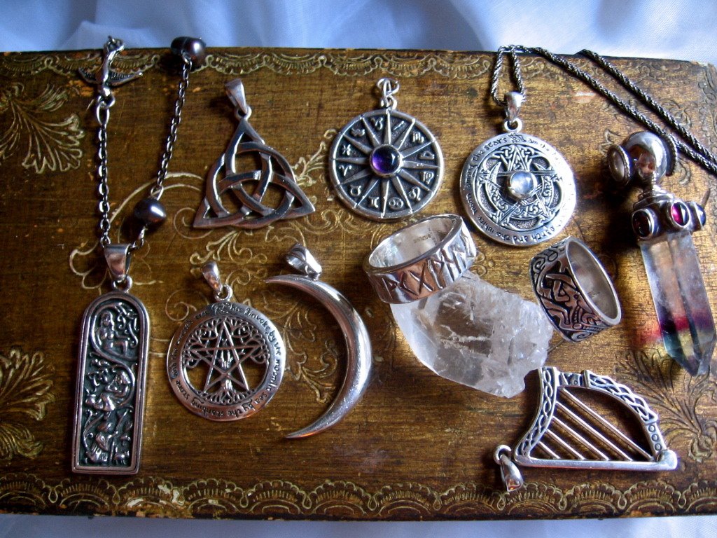 norththought:  eirecrescent:  Just a few things in my jewelry box :D    What’s