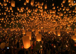 badparenting:  remembertohope:  WHAT ARE THESE? I saw someone release something that looked like this in the air the other day…  lantern festival ^.^ 