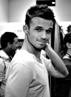 destined-to-be-damaged:  sooo Cam Gigandet