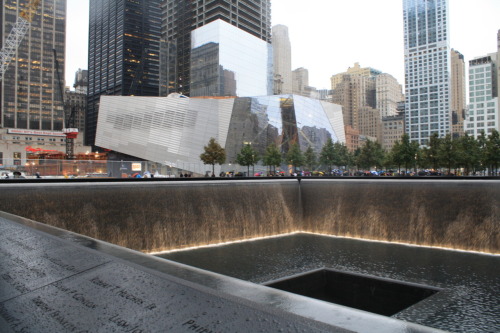 World Trade Center 9/11 Memorial Fountain - New York Peter Walker (LA) and Michael Arad (A)