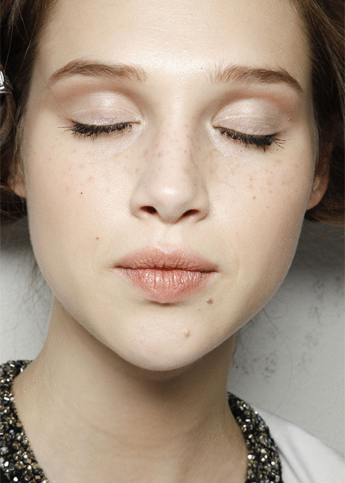 ontheothersideofthedoublemoon:  Anais 