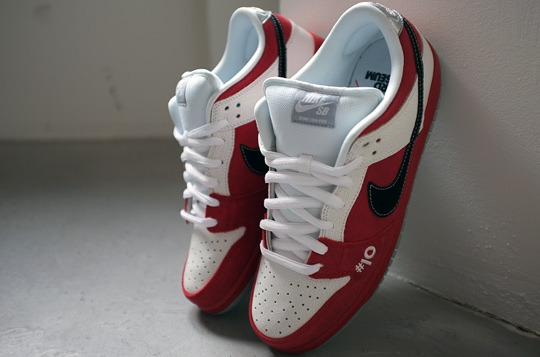 bimmerguy:  bosomode:  Rollerderby Dunk  yes.