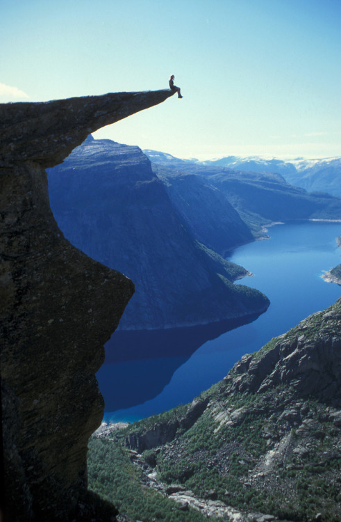 photocollectionblog.blogspot.com &ldquo;Trolltunga&rdquo; Sharp Top Hill - Norway