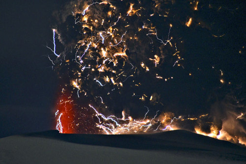 Porn Pics decimalsanddollars:  Thunderstorm in a volcano