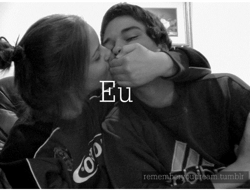 Aprendam meninos: Quando uma menina chorar na sua frente, faça de tudo. Sorria,