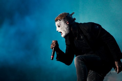 adolescenteemcriise:   Memórias mortas em meu coração.    -        Slipknot   