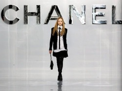 thefashionstreets:  thefashionstreets: black and white so CHANEL hahaha