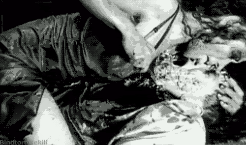 godessofhell:  Insaciable love for the dead! 