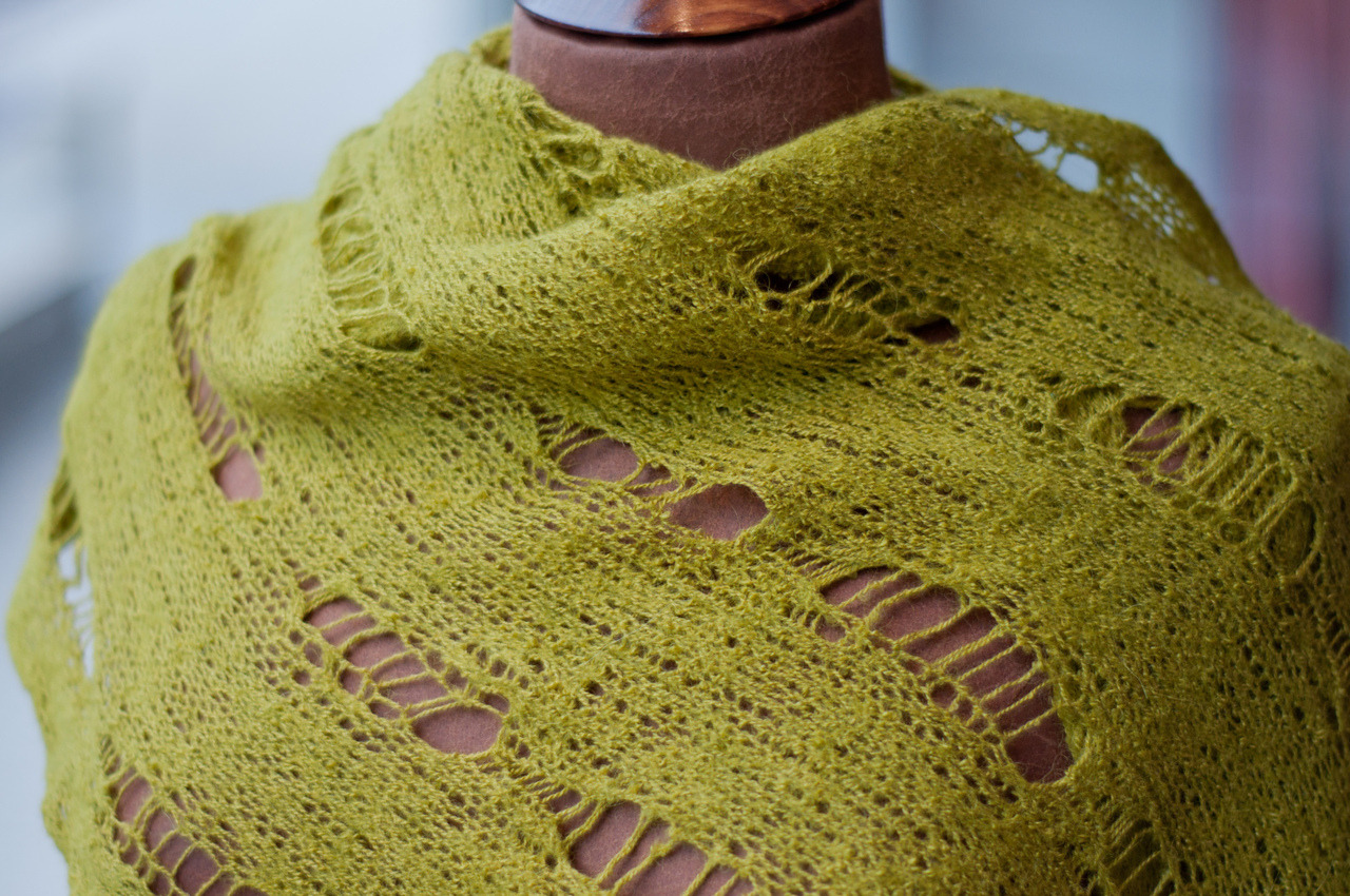 sjmgriffin:  Les Miserables by Cynthia Parker via Ravelry Free Pattern Yarns suggested: