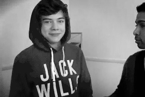 Every school has a Directioner in it. Reblog if you're that girl.