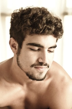 crazierforyou:  Ei Caio Castro,  