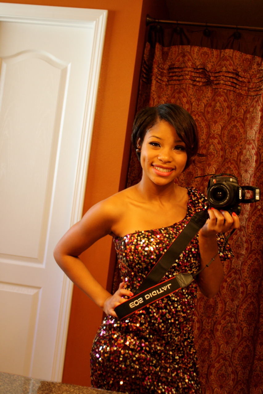 l0vesaf:  Maliyah, give me your dress NOW. 