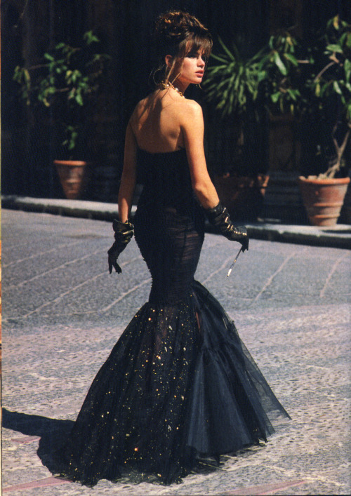 voguinett:“GOLDFIEBER” - German Cosmopolitan Jul 1990 Model: Meghan DouglasPh: Amyn Na