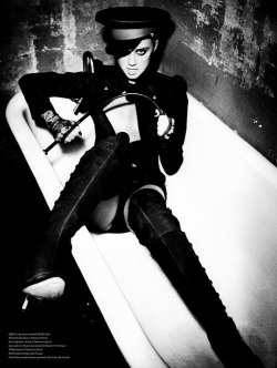 spinningbirdkick:  Ellen von Unwerth / Vs