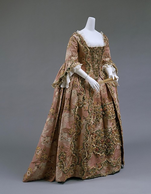 oldrags:Robe à la française, ca 1750-75 France, the Met MuseumClick for a giant image.