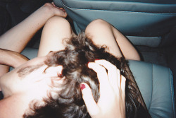 Era madrugada, quando estupidamente senti sua falta. Estupidamente porque nós havíamos se falado horas atrás. […] Mas onde quero chegar não é aí. É que, nessa madrugada, quando senti sua falta, eu quis te ligar, pra eu ouvir sua voz, ou até
