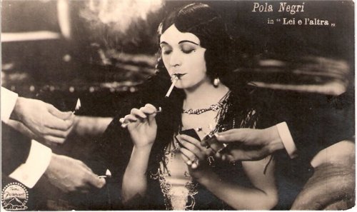 Pola Negri.