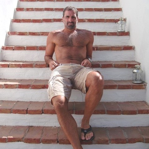 lookingforfitdadorson:  http://lookingforfitdadorson.tumblr.com: What a hot daddy…even