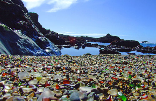  Glass Beach is a unique beach, not because nature made it that way, but because time and the pounding surf have corrected one of man’s mistakes. Beginning in 1949, the area around Glass Beach became a public dump. It is hard to imagine this happening