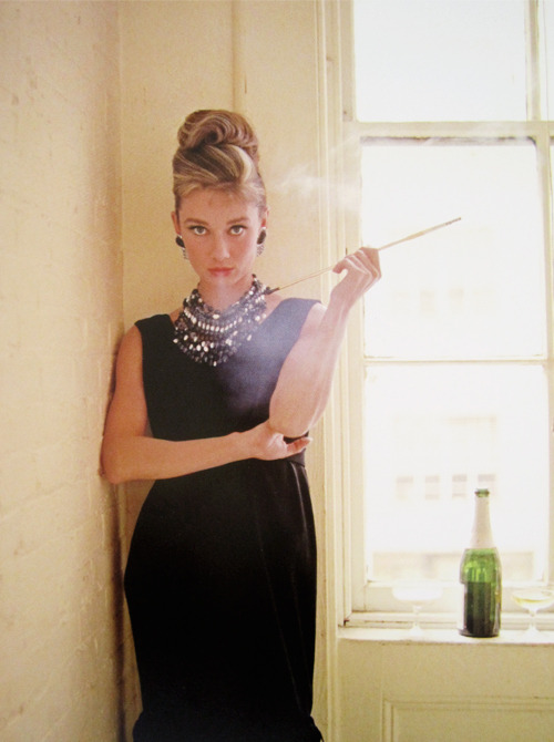 the-king-of-coney-island:  missavagardner:  Audrey Hepburn on the set of ‘Breakfast At Tiffany’s’ photographed by Howell Conant, 1961.   ⊱✰⊰