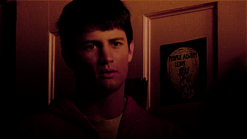 Nathan: O amor é uma merda.Peyton: Nathan..Nathan: Pense sobre isso. Dan e Karen,