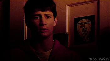 Nathan: O amor é uma merda.Peyton: Nathan..Nathan: Pense sobre isso. Dan e Karen,