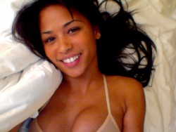 colombolove:  Roll in bed with me  