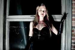 threat:  i like playing goth dressup with @jessieslife xo 